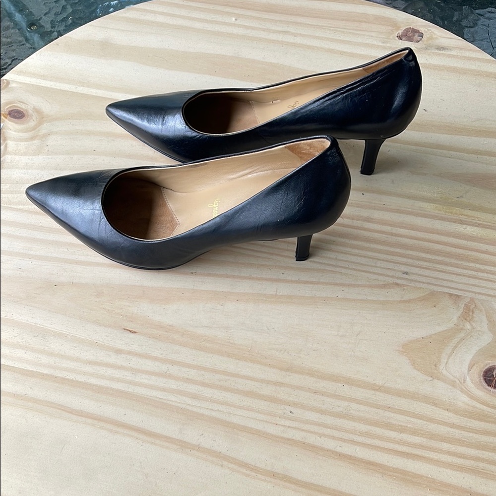 Trotters Black Heels Classic Pointed-Toe Pumps - Picture 7 of 16